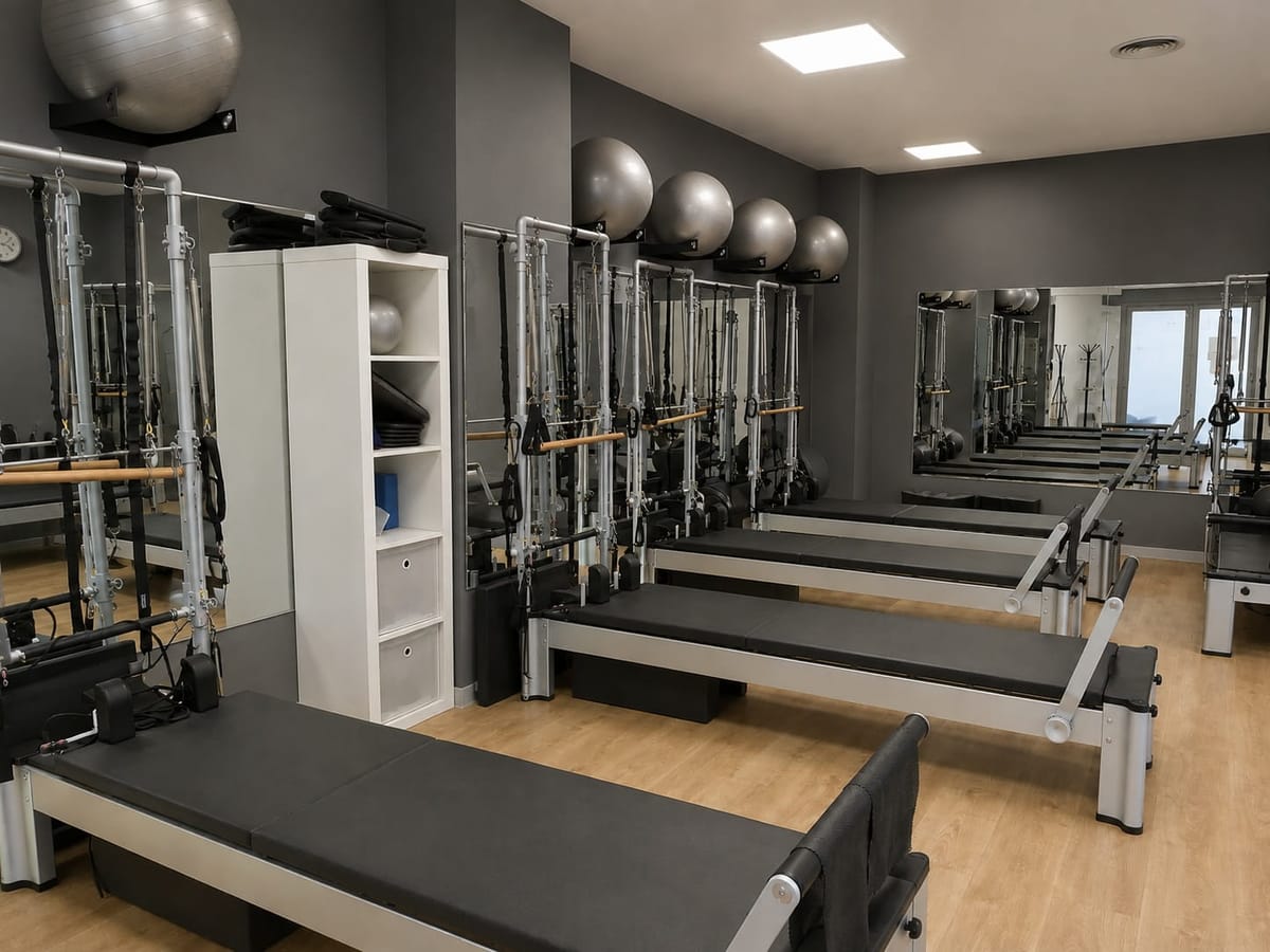 Vista de conjunto de la sala de Pilates máquina de Pilates Curíe, barrio Imperial, Madrid